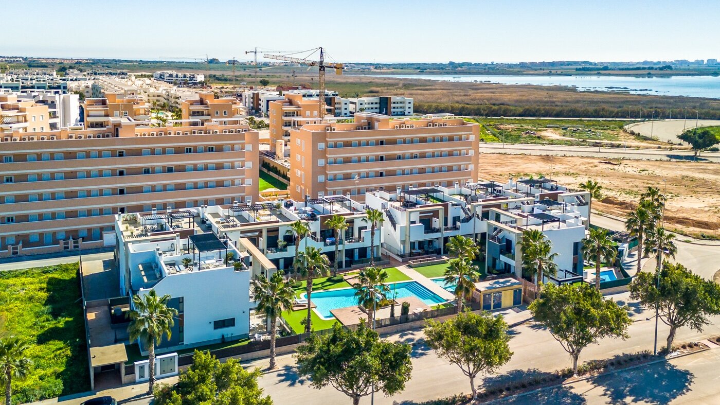 2-Bedroom Apartment in El Raso, Guardamar del Segura - Image 31