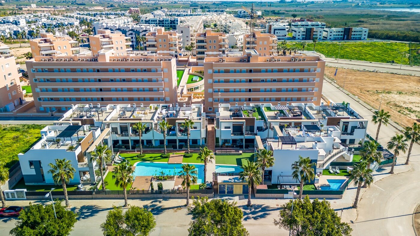2-Bedroom Apartment in El Raso, Guardamar del Segura - Image 32