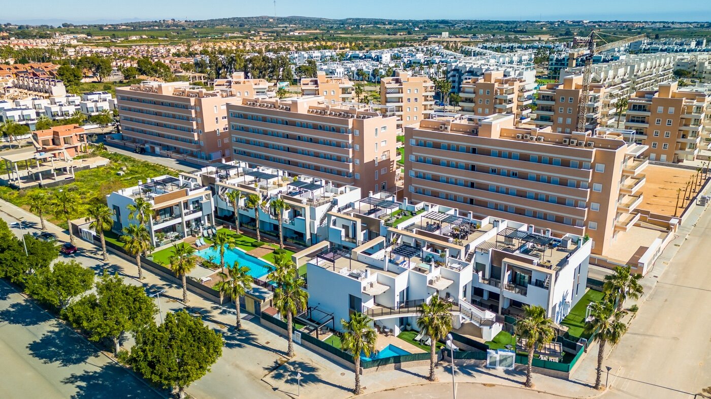 2-Bedroom Apartment in El Raso, Guardamar del Segura - Image 4