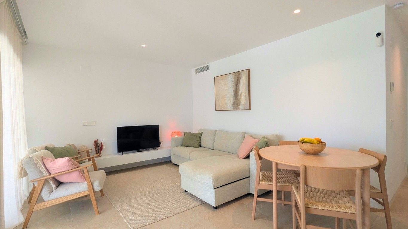 2-Bedroom Apartment in Los Balcones, Torrevieja - Image 11