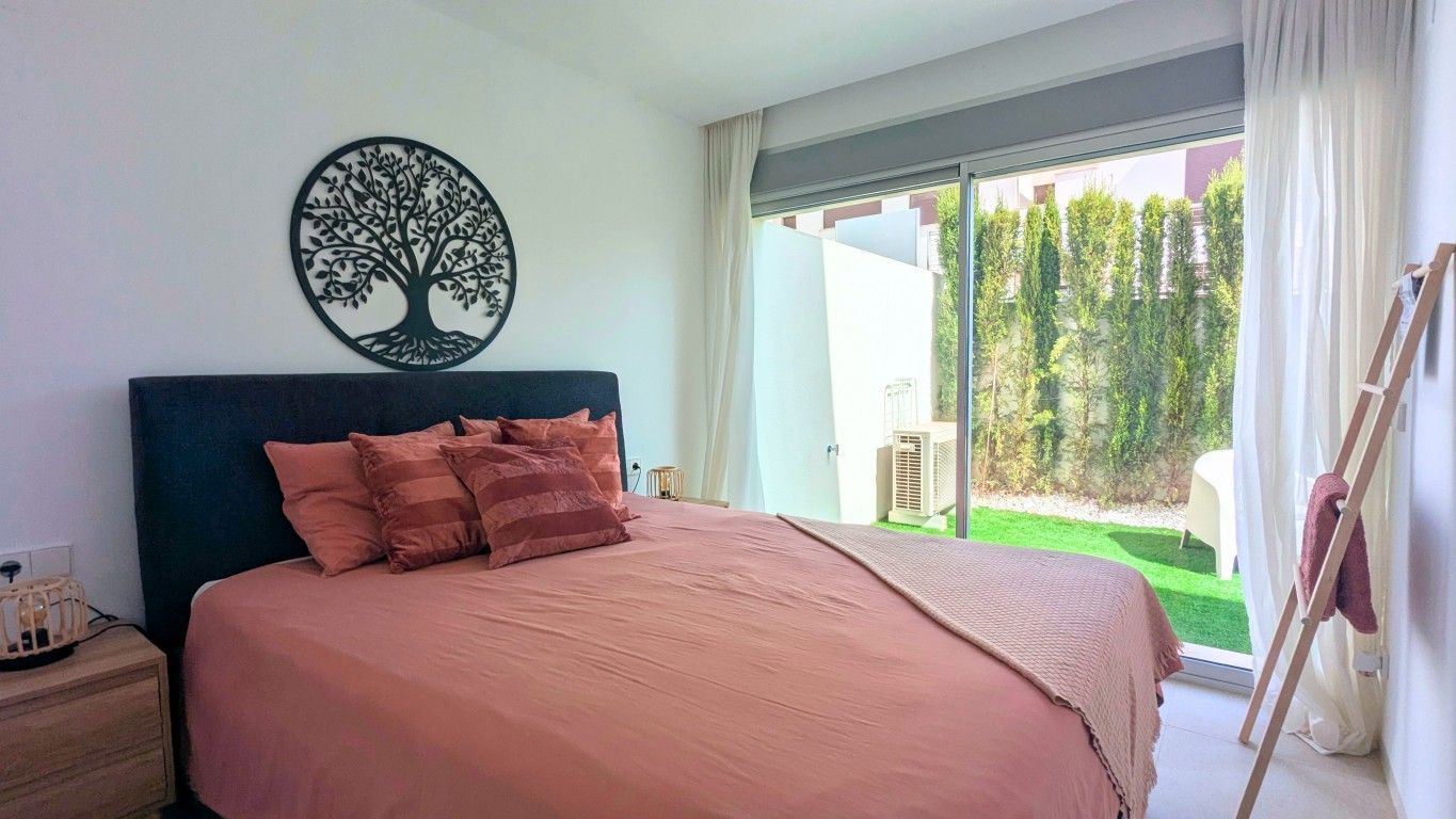 2-Bedroom Apartment in Los Balcones, Torrevieja - Image 17