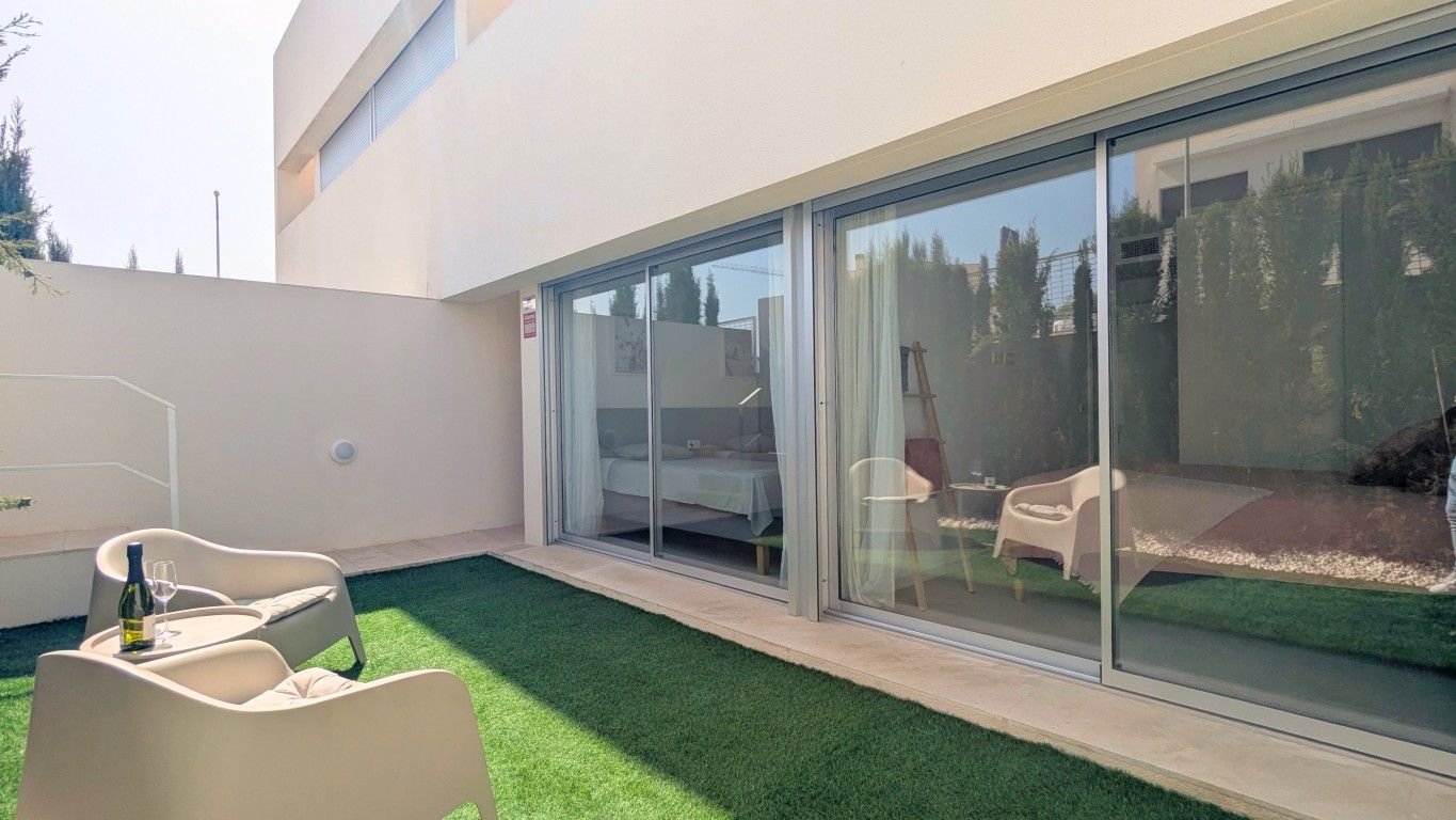 2-Bedroom Apartment in Los Balcones, Torrevieja - Image 31
