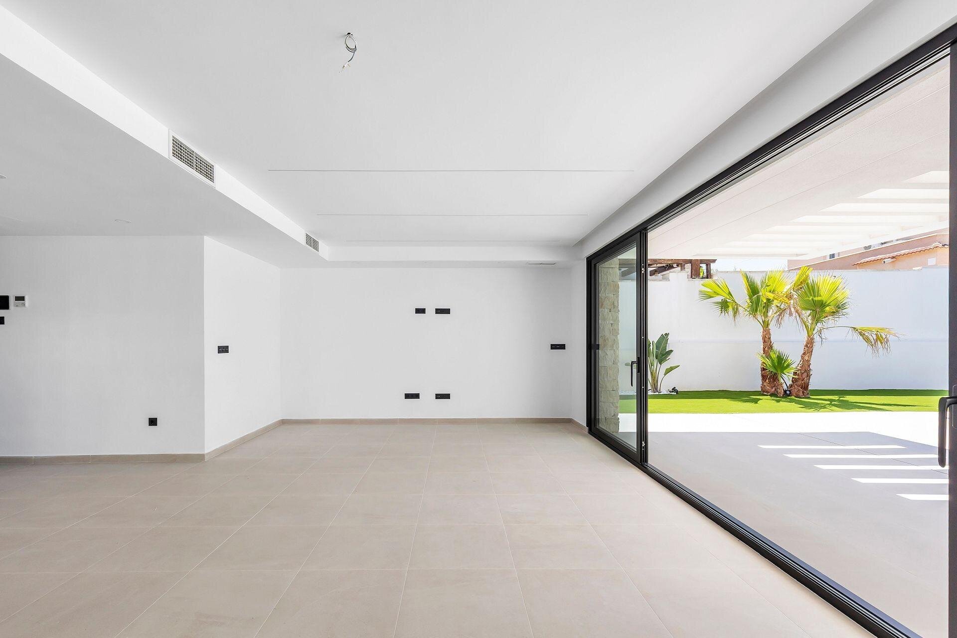 4-Bedroom Villa in Los Balcones - Los Altos del Edén, Torrevieja - Image 16