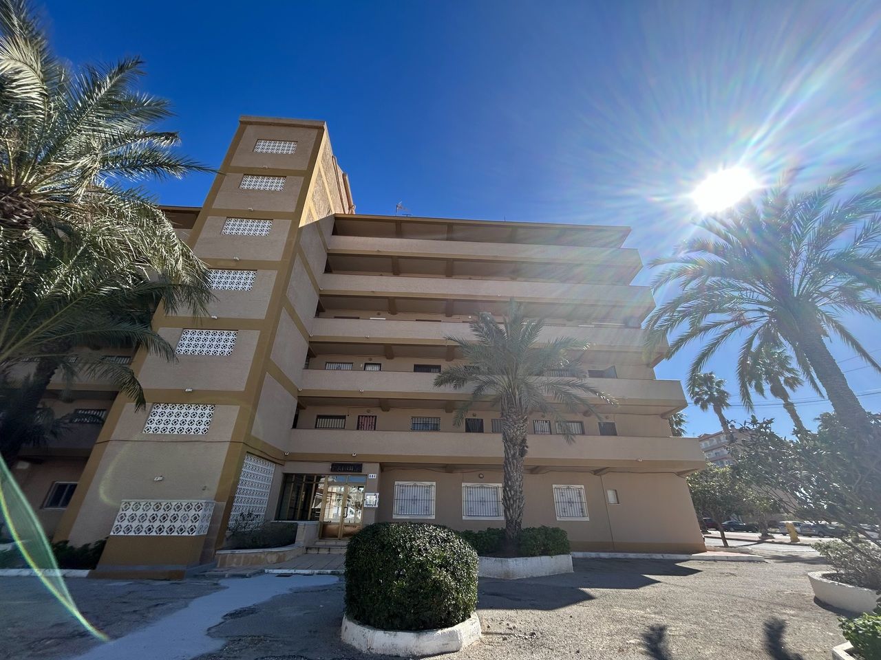 2-Bedroom Apartment in Guardamar del Segura - Image 18