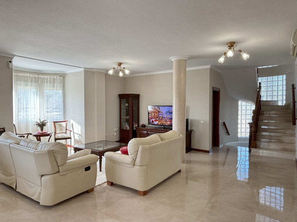5-Bedroom Villa in Centro de la Ciudad Quesada, Rojales - Image 18