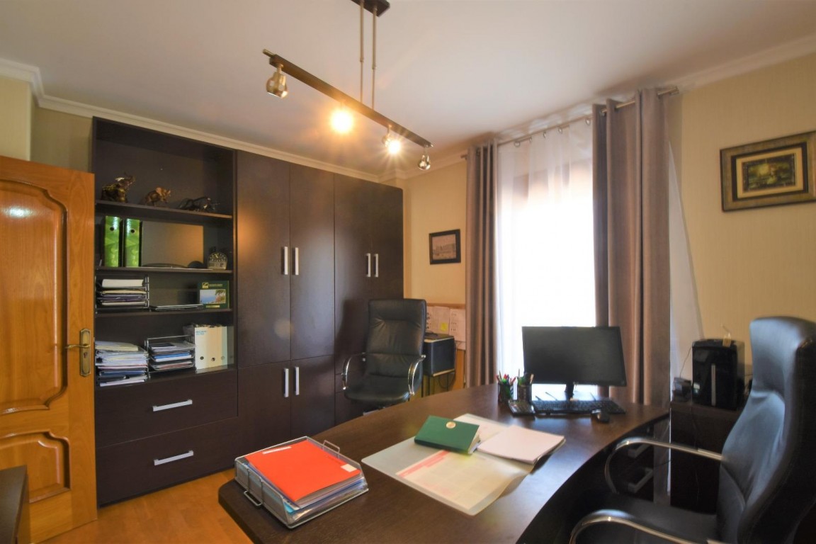 5-Bedroom Villa in Centro de la Ciudad Quesada, Rojales - Image 42