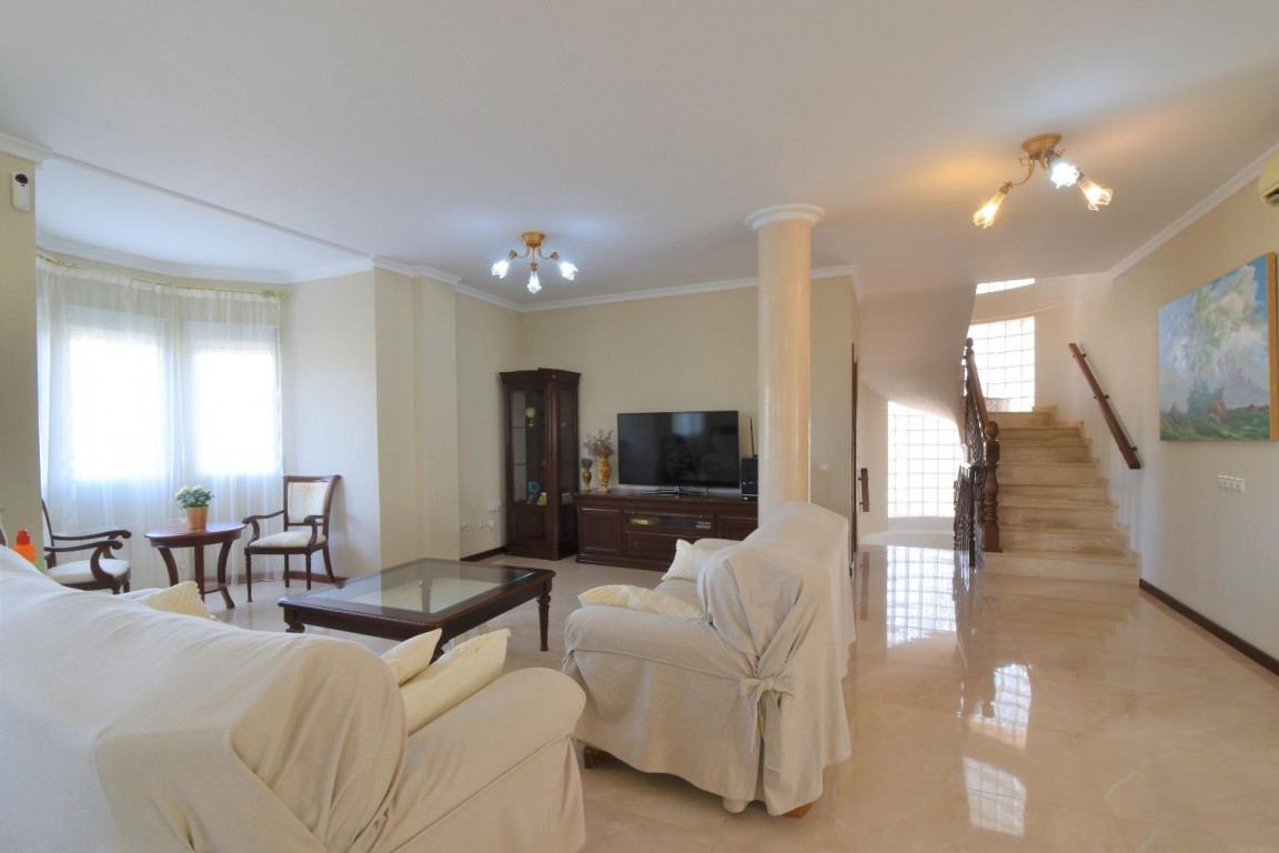 5-Bedroom Villa in Centro de la Ciudad Quesada, Rojales - Image 43