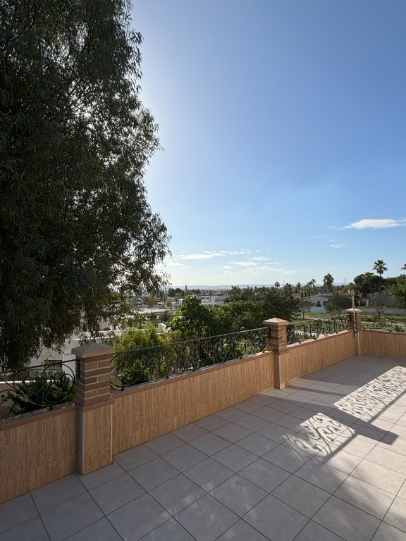 5-Bedroom Villa in Centro de la Ciudad Quesada, Rojales - Image 5