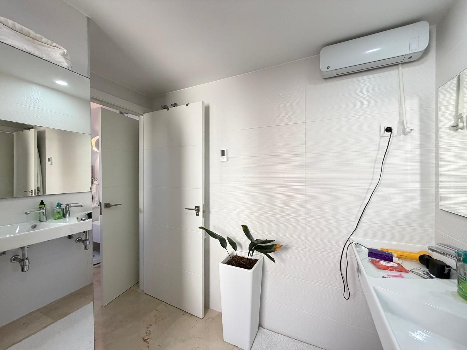 3-Bedroom Apartment in Punta Prima, Torrevieja - Image 41