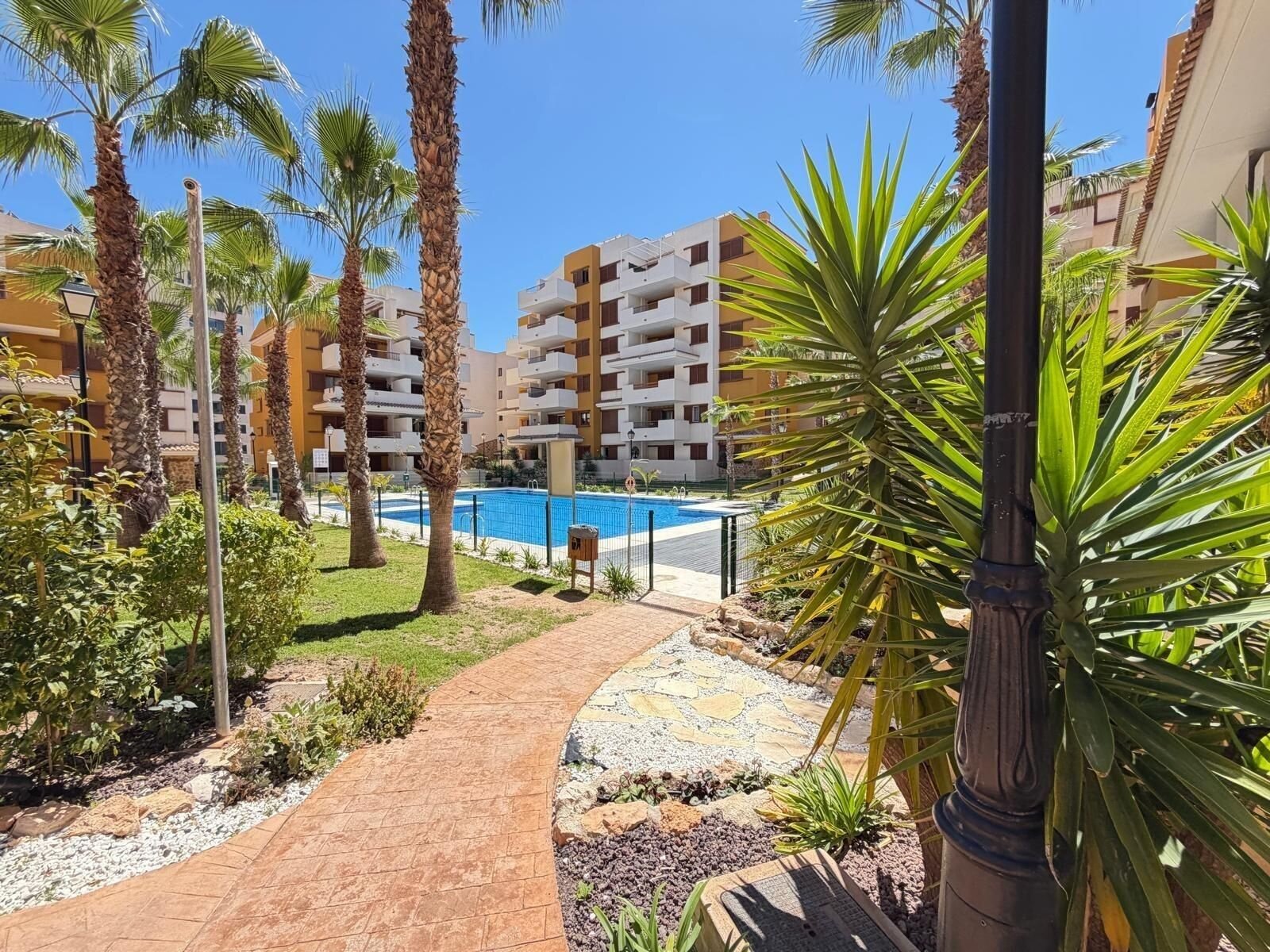 3-Bedroom Apartment in Punta Prima, Torrevieja - Image 50