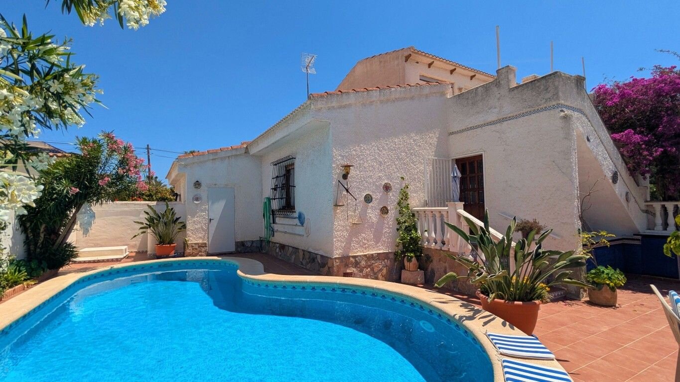 Villa met 4 Slaapkamers in Centro de la Ciudad Quesada, Rojales - Image 2