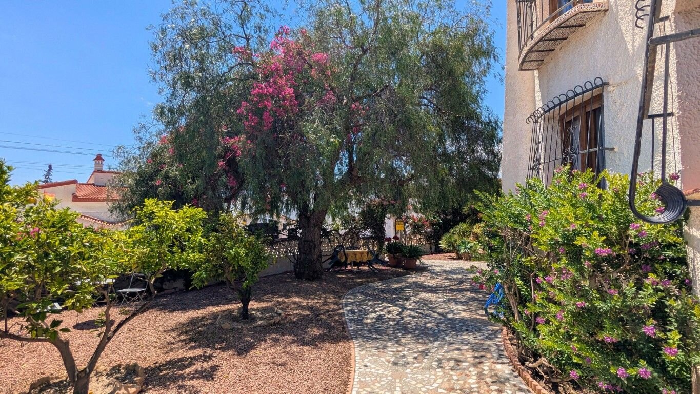 Villa met 4 Slaapkamers in Centro de la Ciudad Quesada, Rojales - Image 9