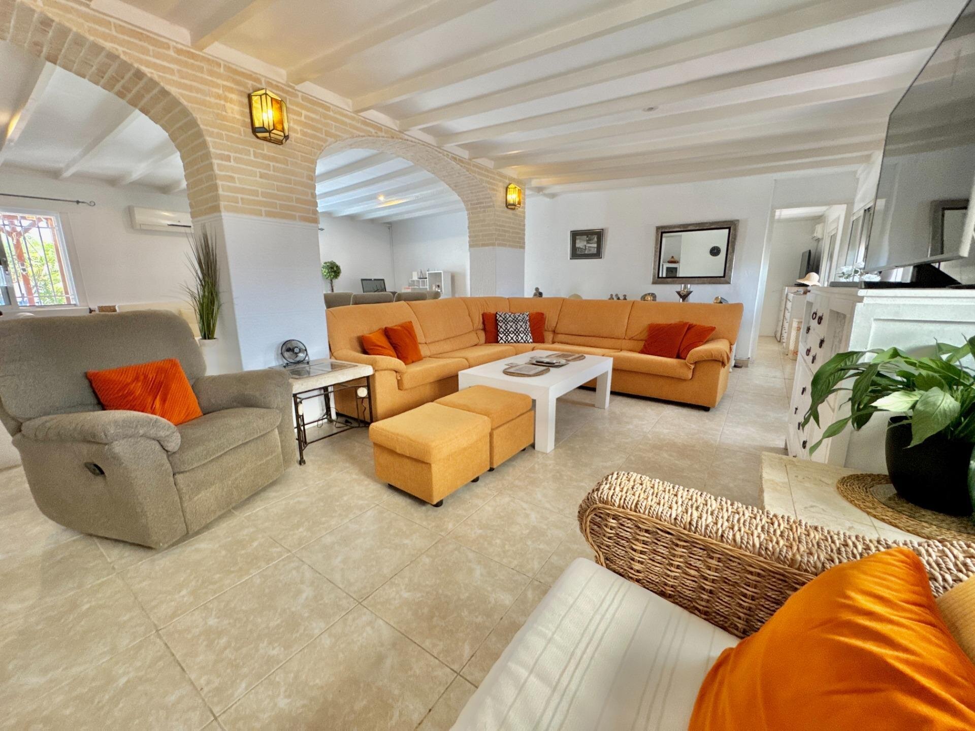 7-Bedroom Villa in Comunidad Valenciana, Dolores - Image 5