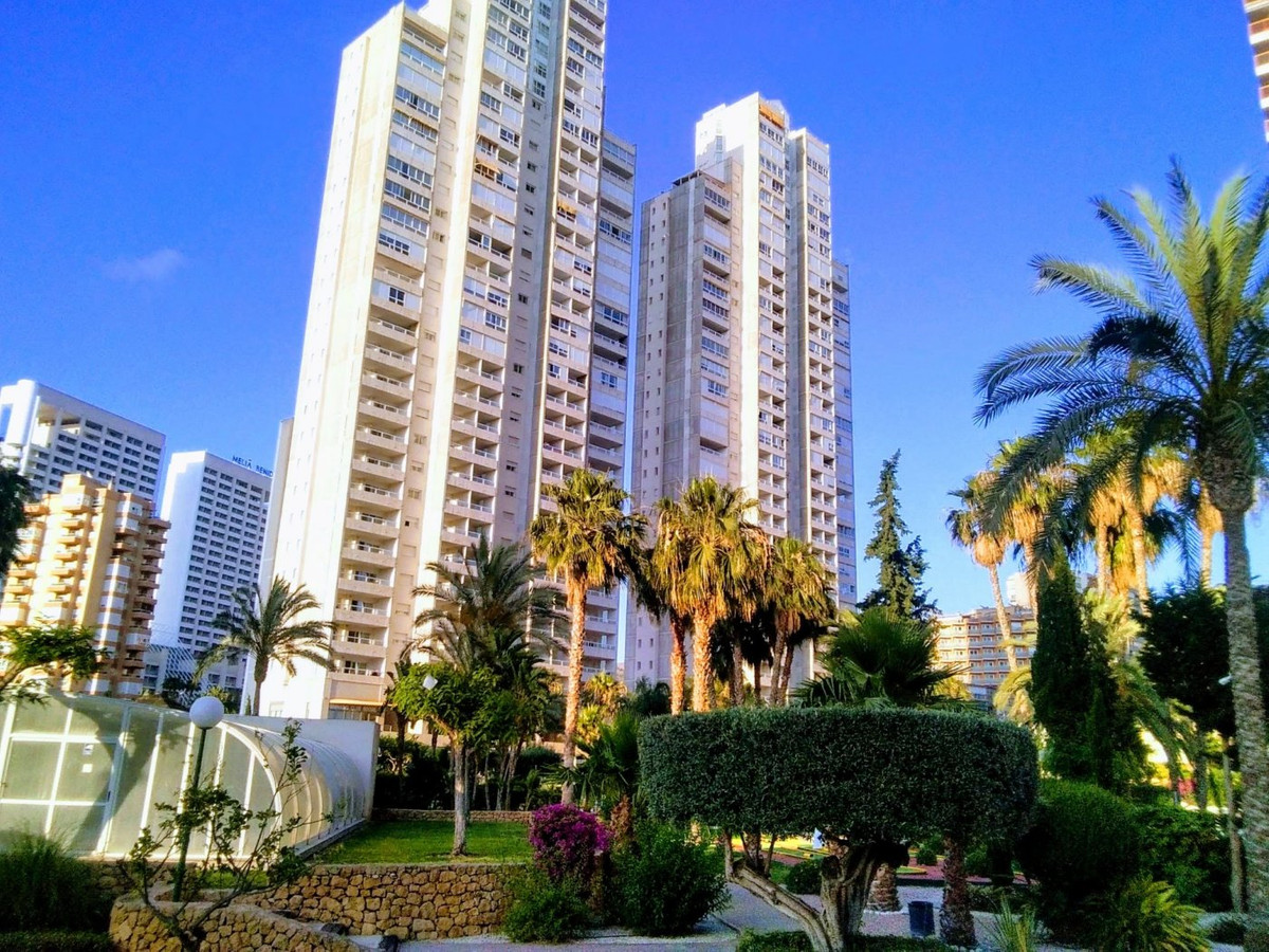 3-Bedroom Middle Floor Apartment in  Benidorm | Sunny Cas... - Image 2