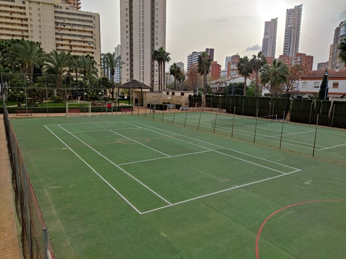 3-Bedroom Middle Floor Apartment in  Benidorm | Sunny Cas... - Image 8