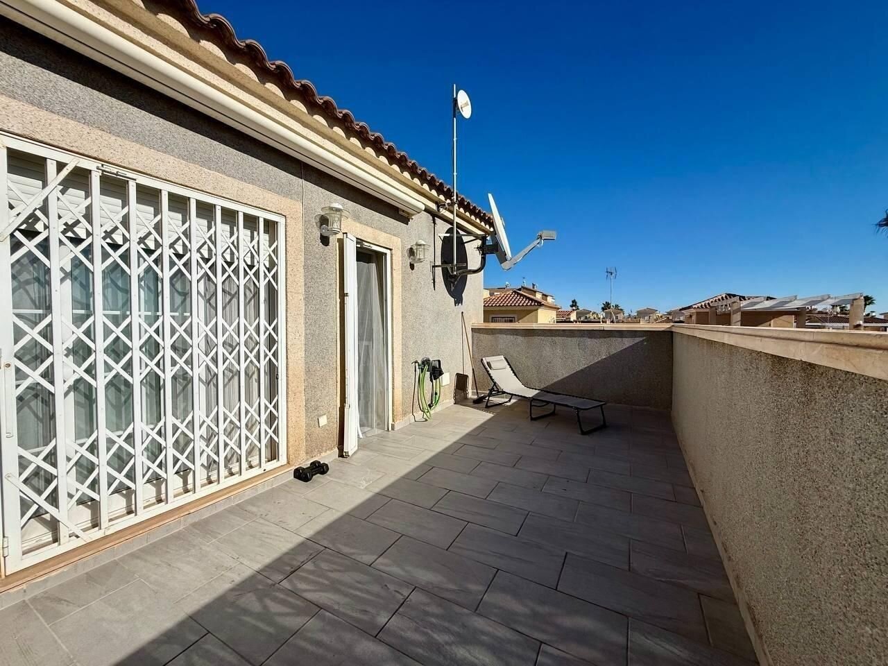 4-Bedroom Villa in Punta Prima, Orihuela Costa - Image 10