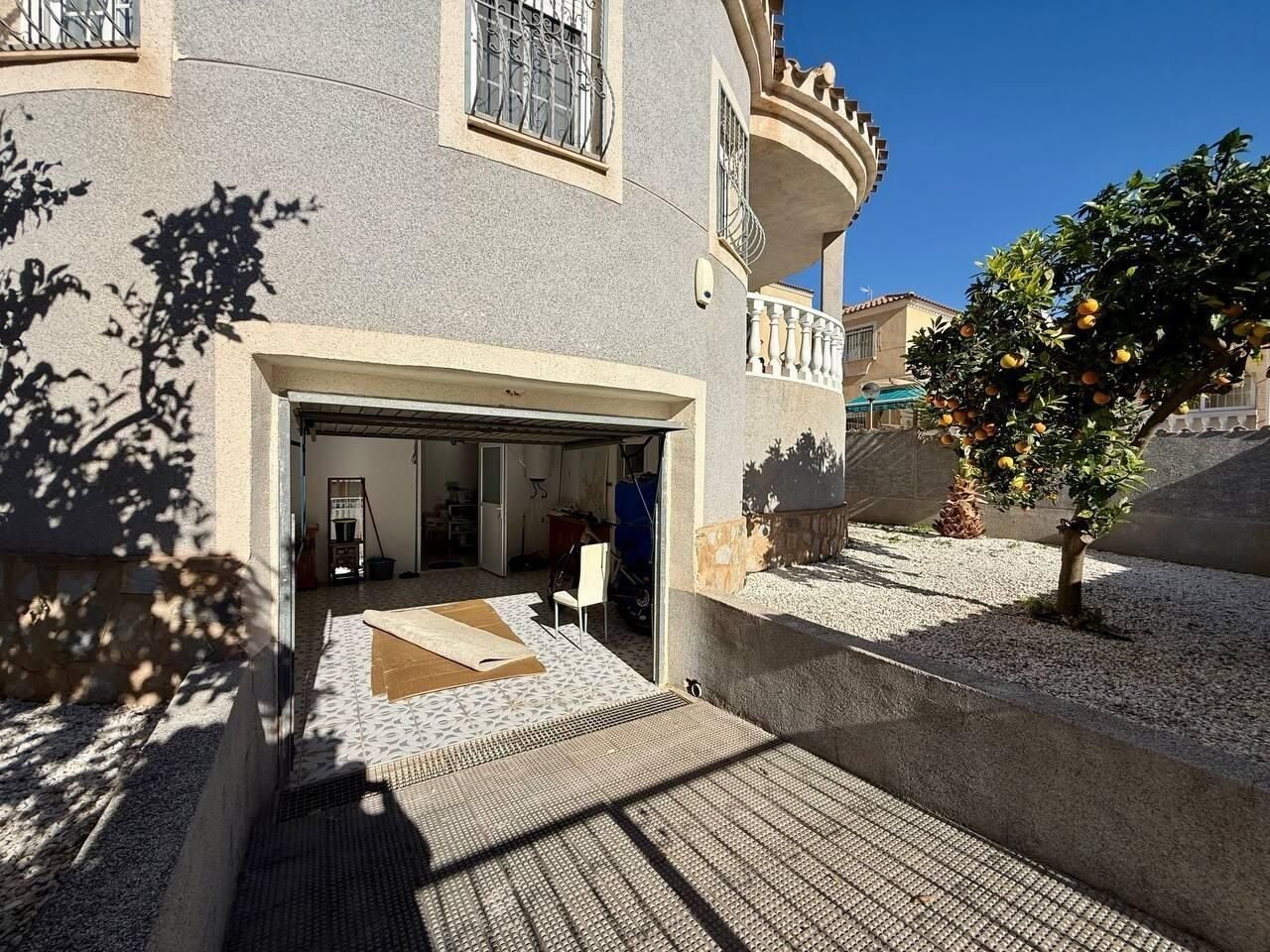 4-Bedroom Villa in Punta Prima, Orihuela Costa - Image 11