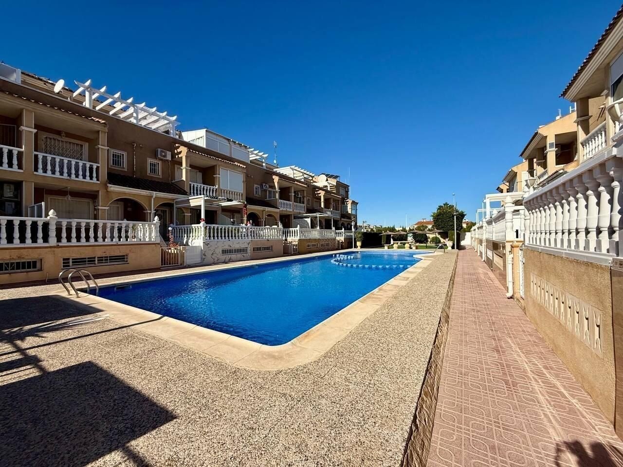 4-Bedroom Villa in Punta Prima, Orihuela Costa - Image 19