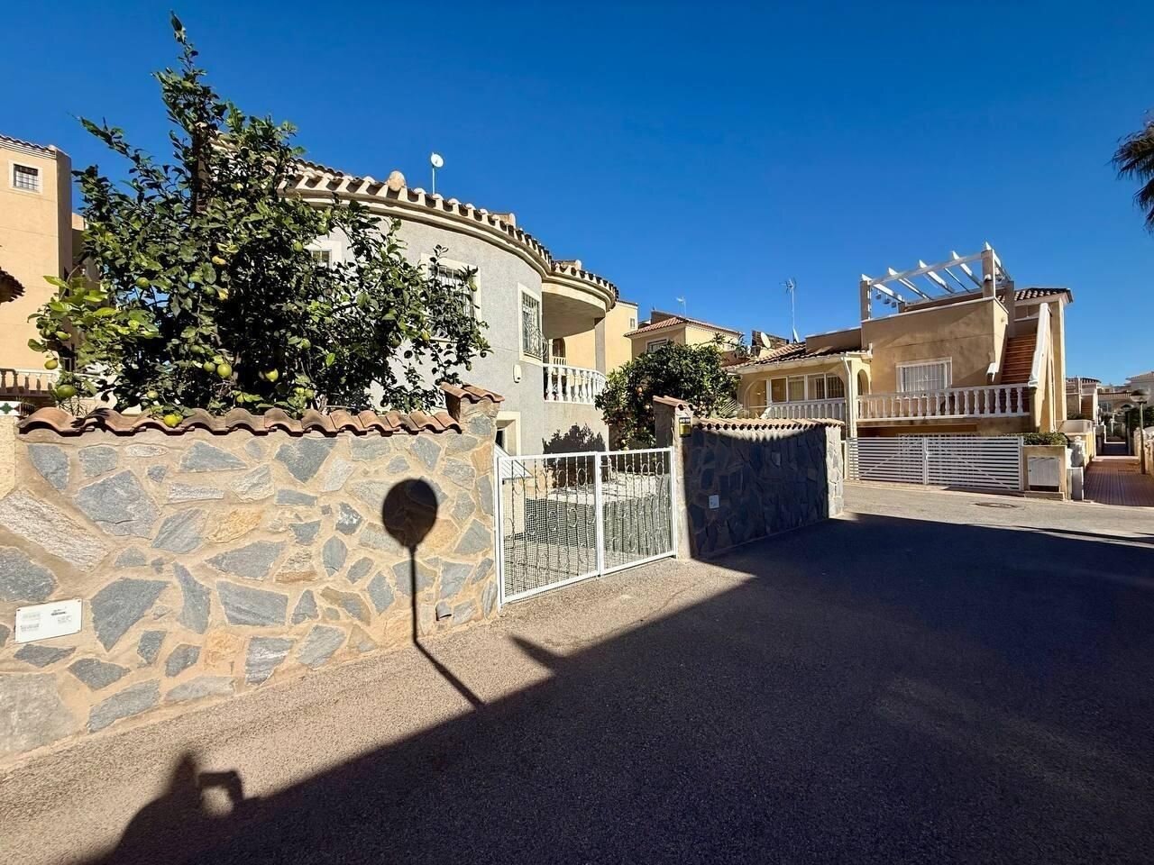 4-Bedroom Villa in Punta Prima, Orihuela Costa - Image 20