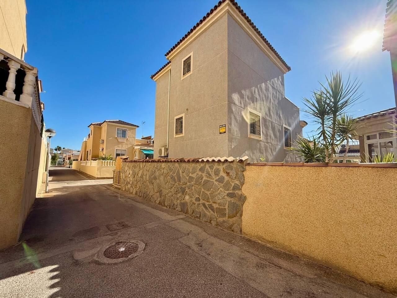 4-Bedroom Villa in Punta Prima, Orihuela Costa - Image 21