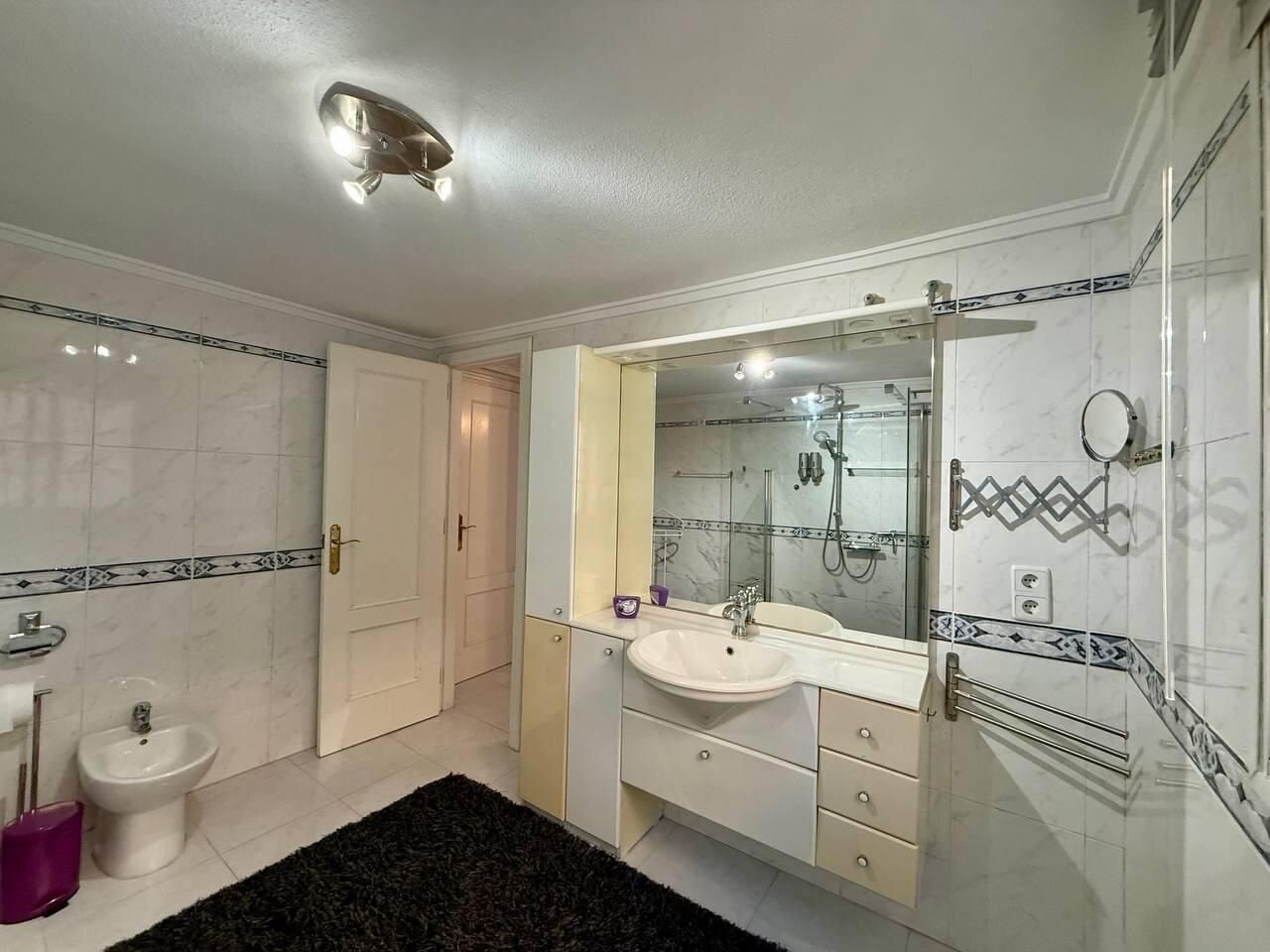 4-Bedroom Villa in Punta Prima, Orihuela Costa - Image 32