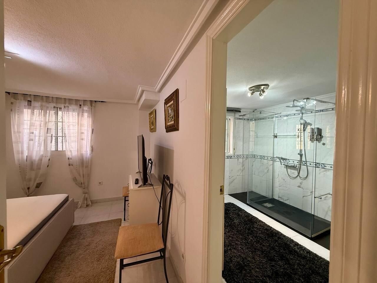 4-Bedroom Villa in Punta Prima, Orihuela Costa - Image 42