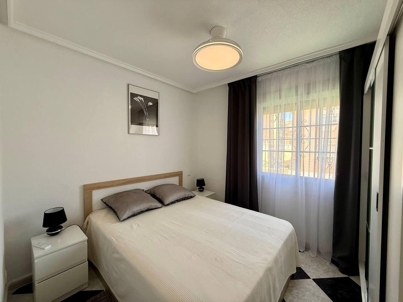 4-Bedroom Villa in Punta Prima, Orihuela Costa - Image 47