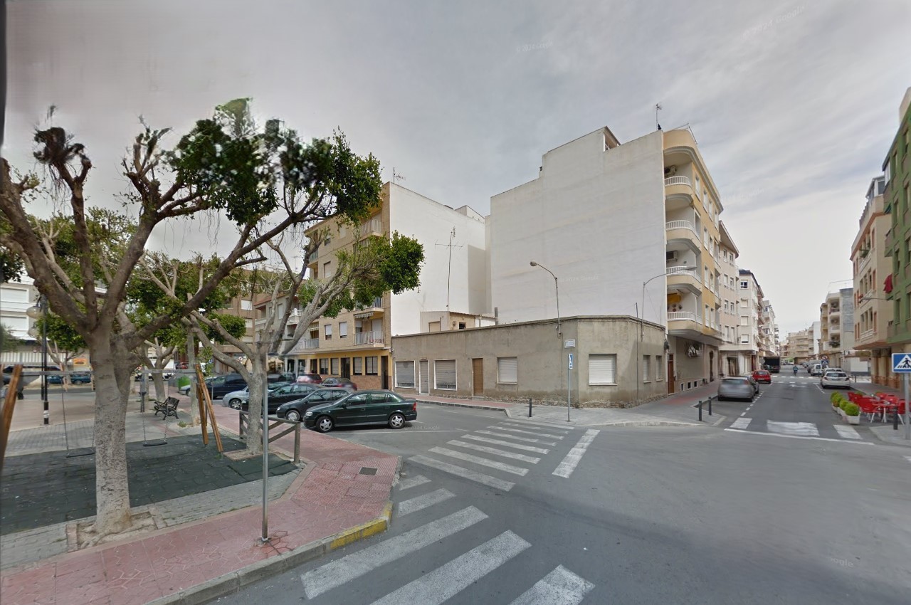 4-Bedroom House in Pueblo, Guardamar del Segura - Image 2