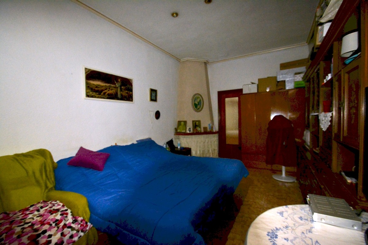 4-Bedroom House in Pueblo, Guardamar del Segura - Image 3