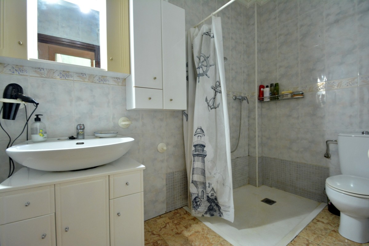 4-Bedroom House in Pueblo, Guardamar del Segura - Image 5