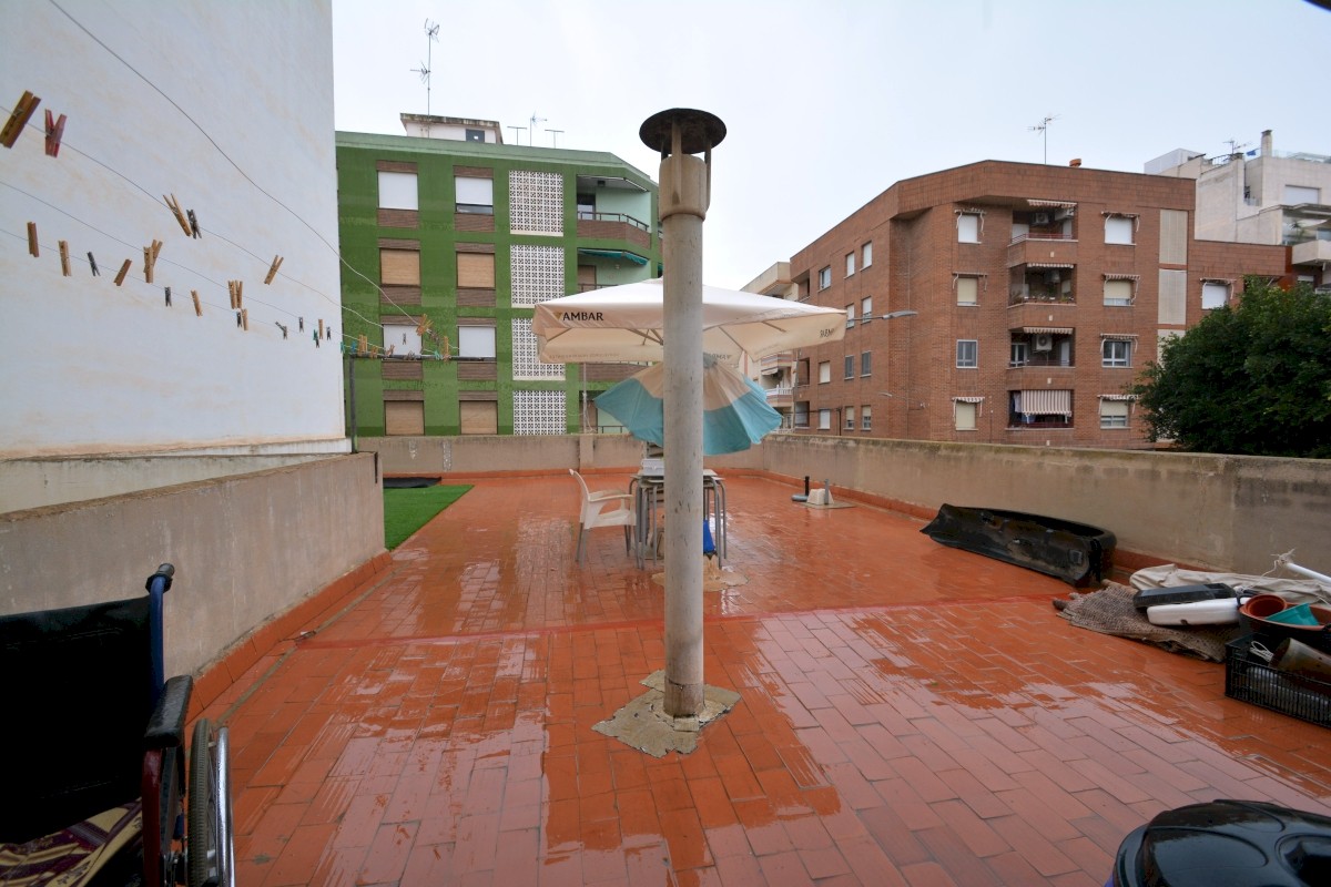 4-Bedroom House in Pueblo, Guardamar del Segura - Image 7