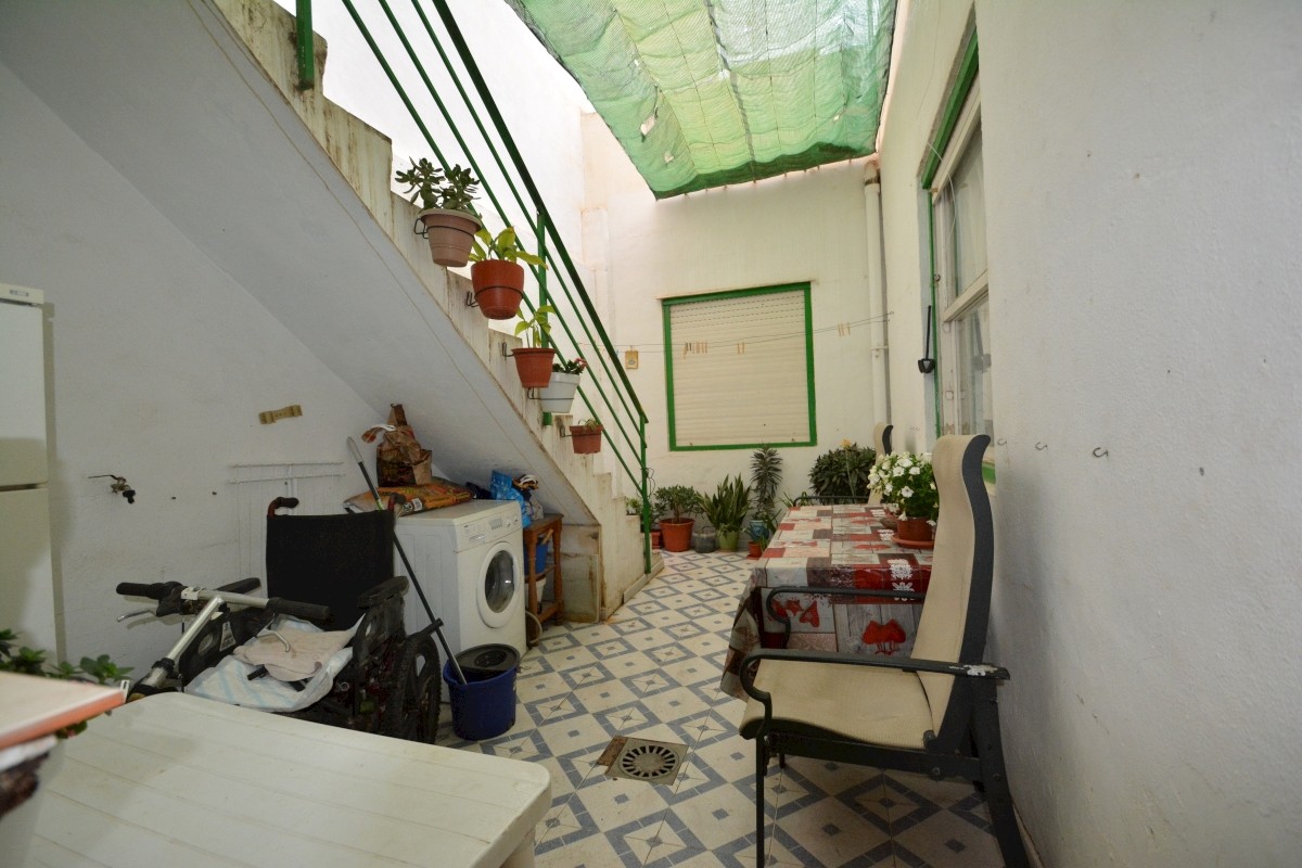 4-Bedroom House in Pueblo, Guardamar del Segura - Image 8