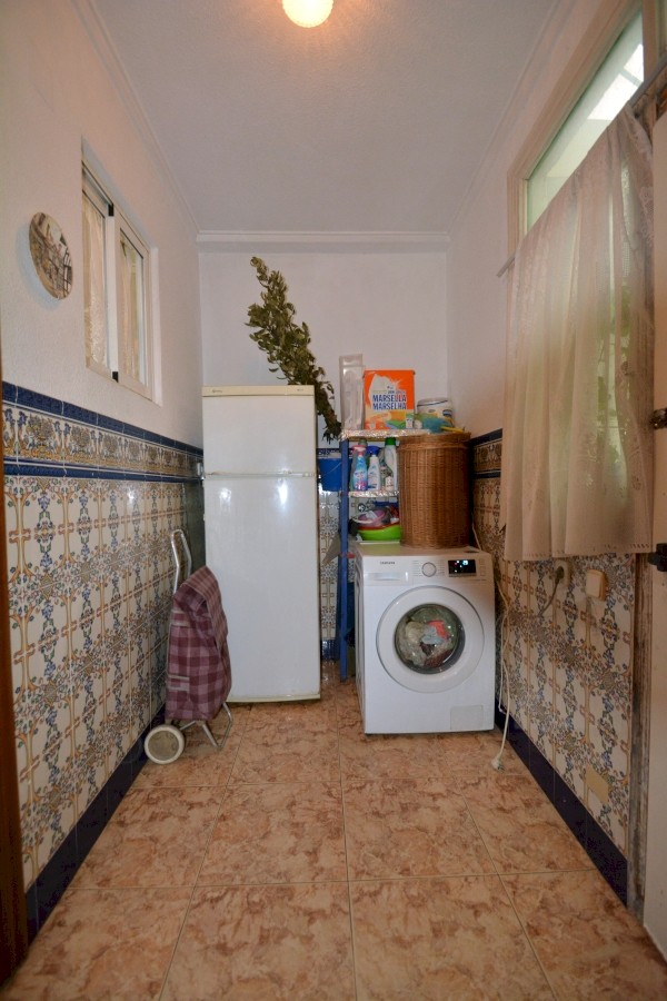 4-Bedroom House in Pueblo, Guardamar del Segura - Image 9