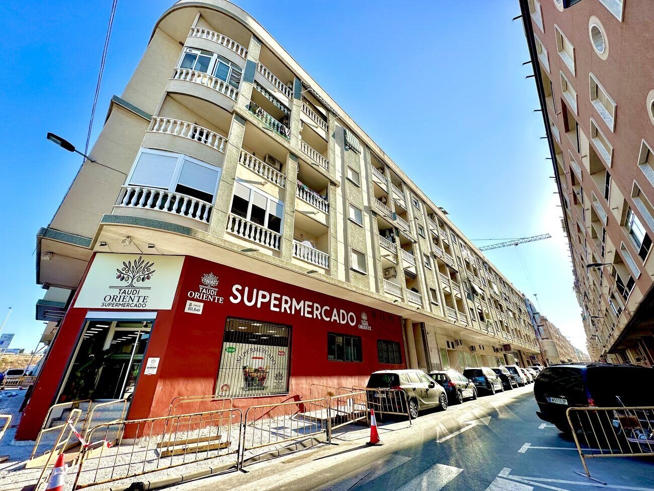 3-Bedroom Apartment in Torrevieja - Image 1