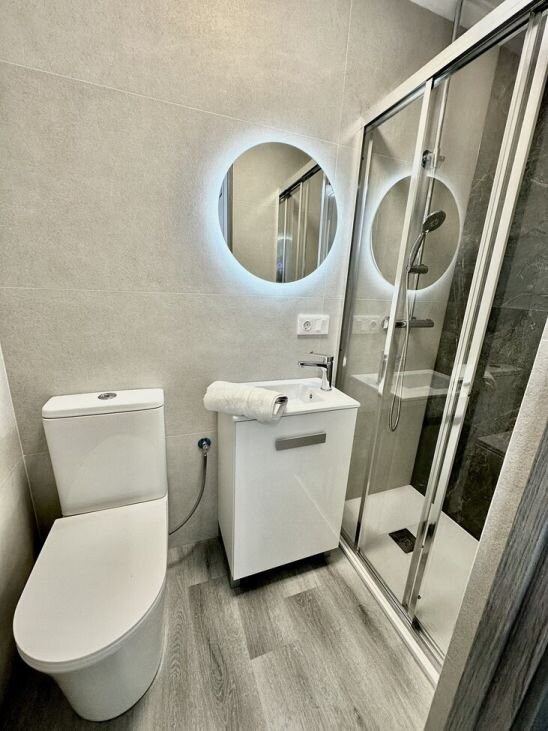 3-Bedroom Apartment in Torrevieja - Image 11