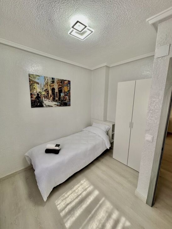 3-Bedroom Apartment in Torrevieja - Image 5