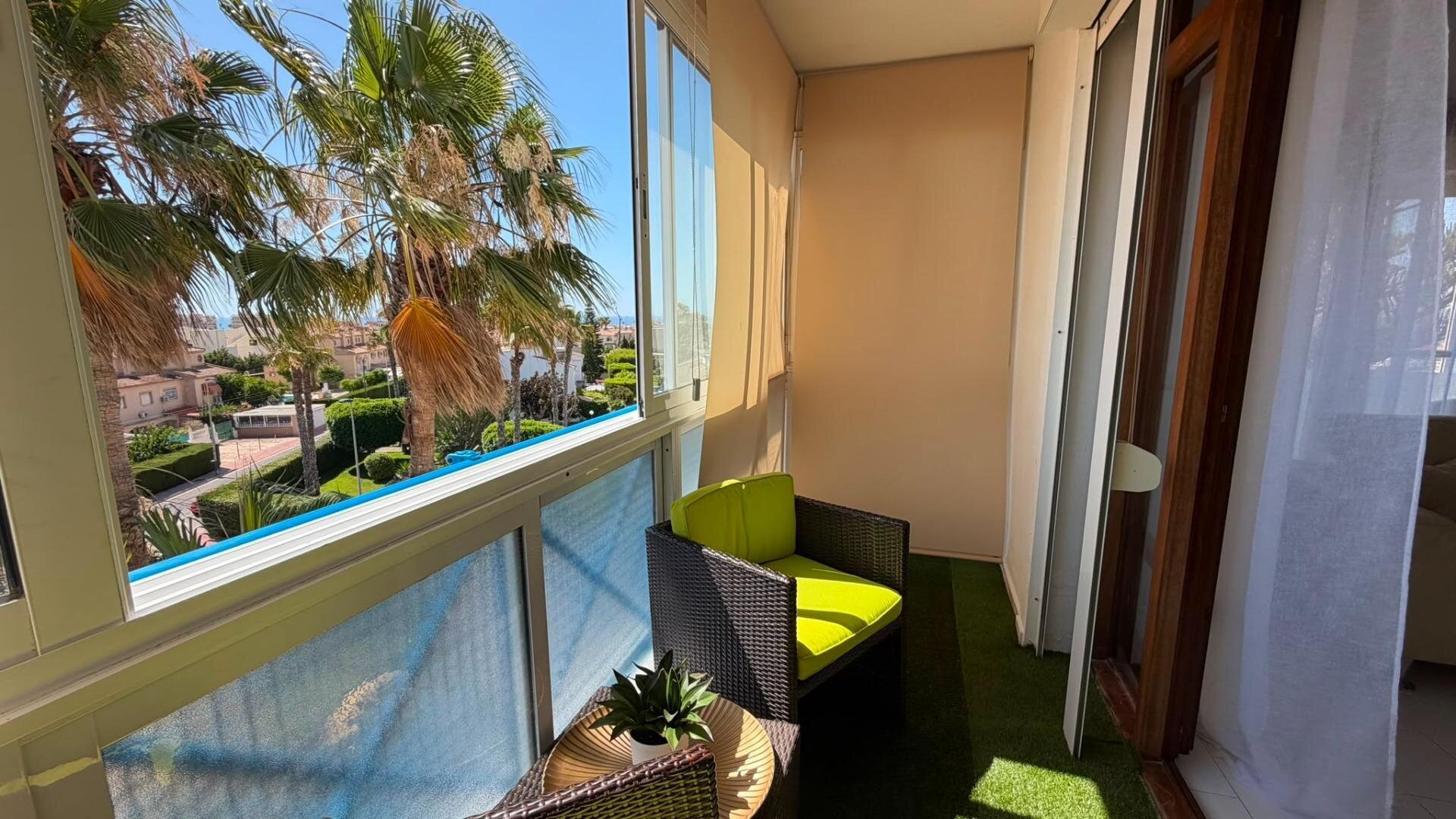 1-Bedroom Apartment in Torreblanca, Torrevieja - Image 10