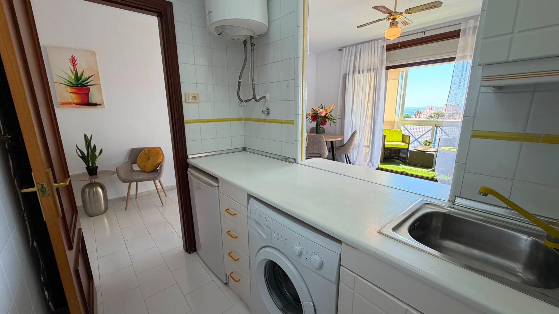 1-Bedroom Apartment in Torreblanca, Torrevieja - Image 11