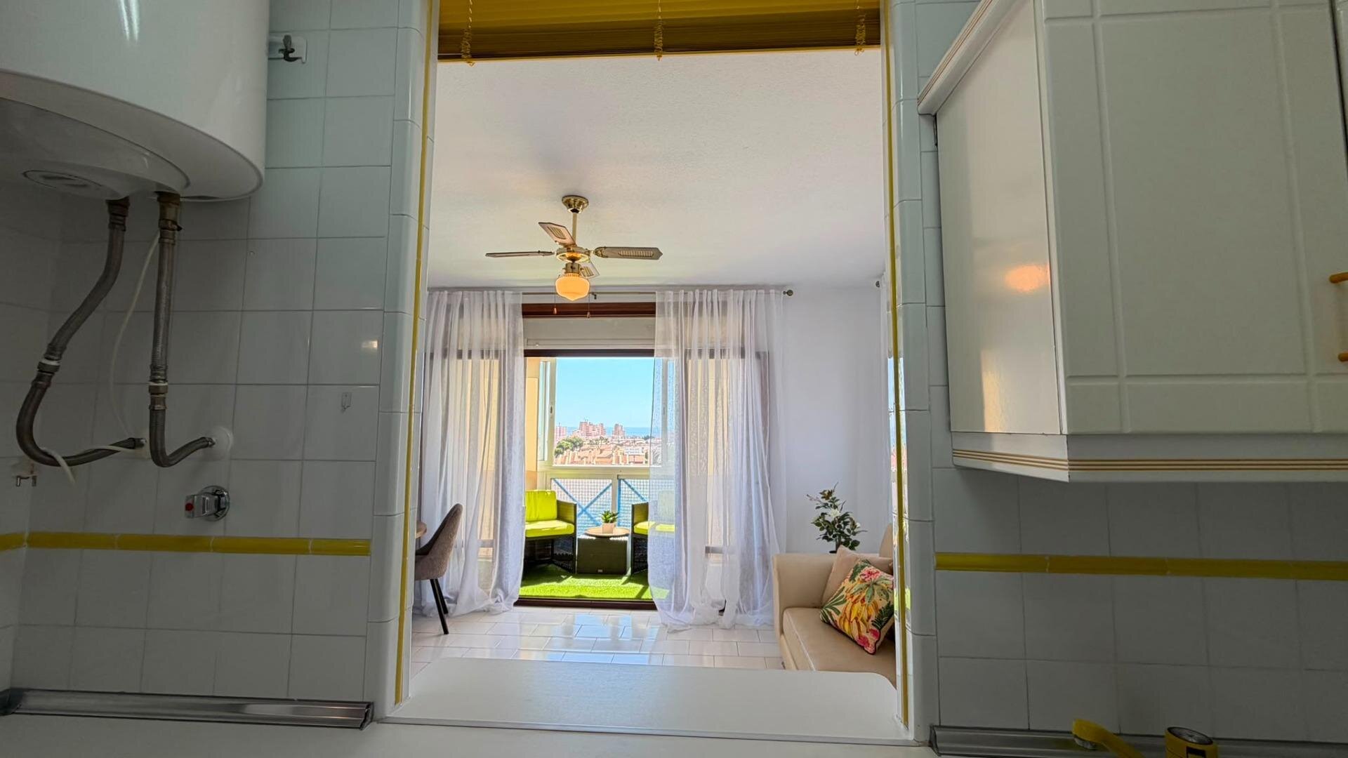 1-Bedroom Apartment in Torreblanca, Torrevieja - Image 12