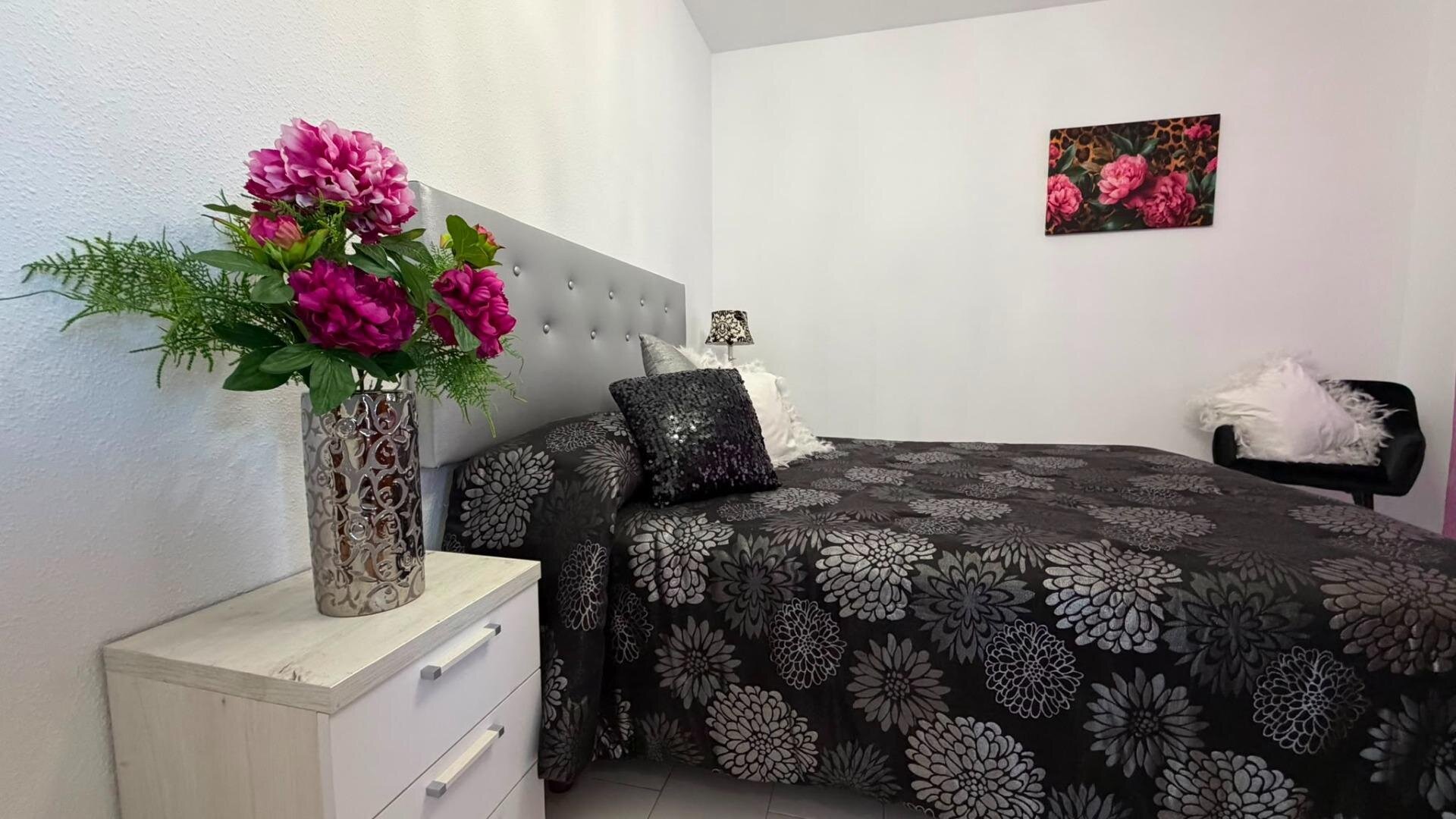 1-Bedroom Apartment in Torreblanca, Torrevieja - Image 19