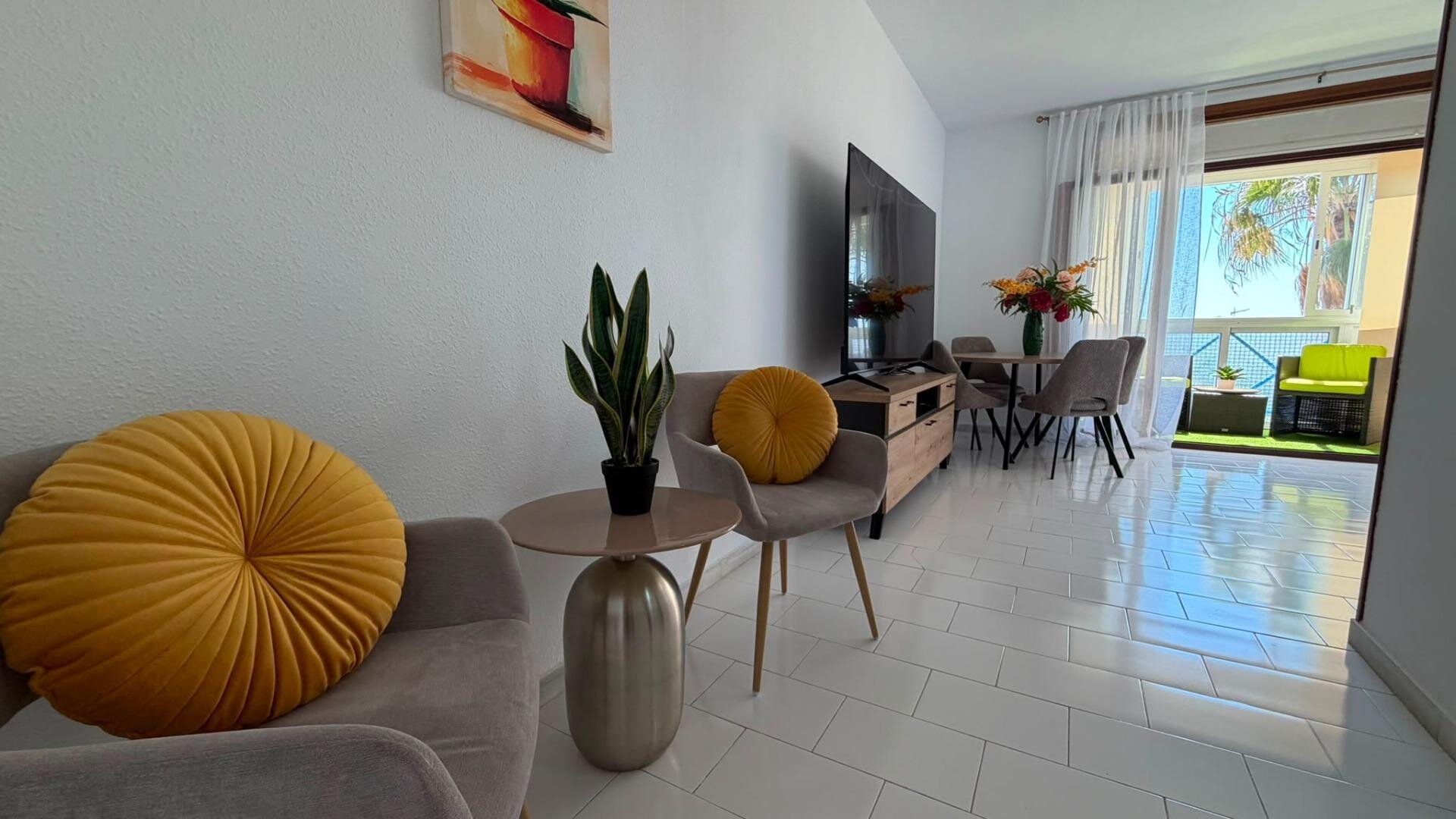 1-Bedroom Apartment in Torreblanca, Torrevieja - Image 2