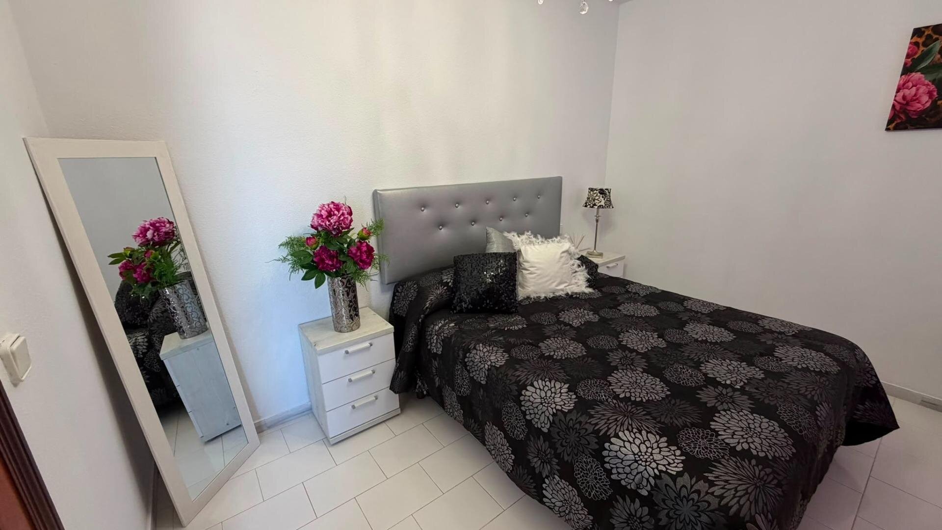 1-Bedroom Apartment in Torreblanca, Torrevieja - Image 21