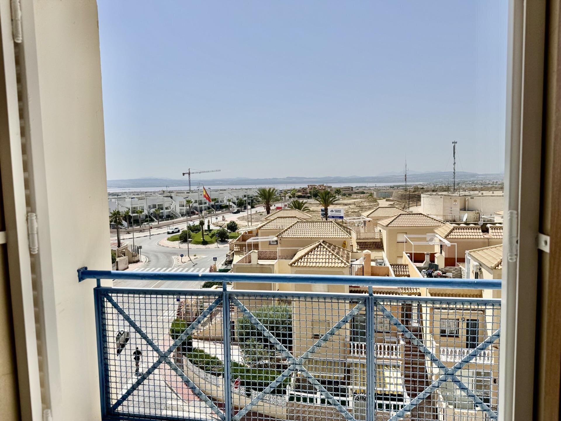 1-Bedroom Apartment in Torreblanca, Torrevieja - Image 23