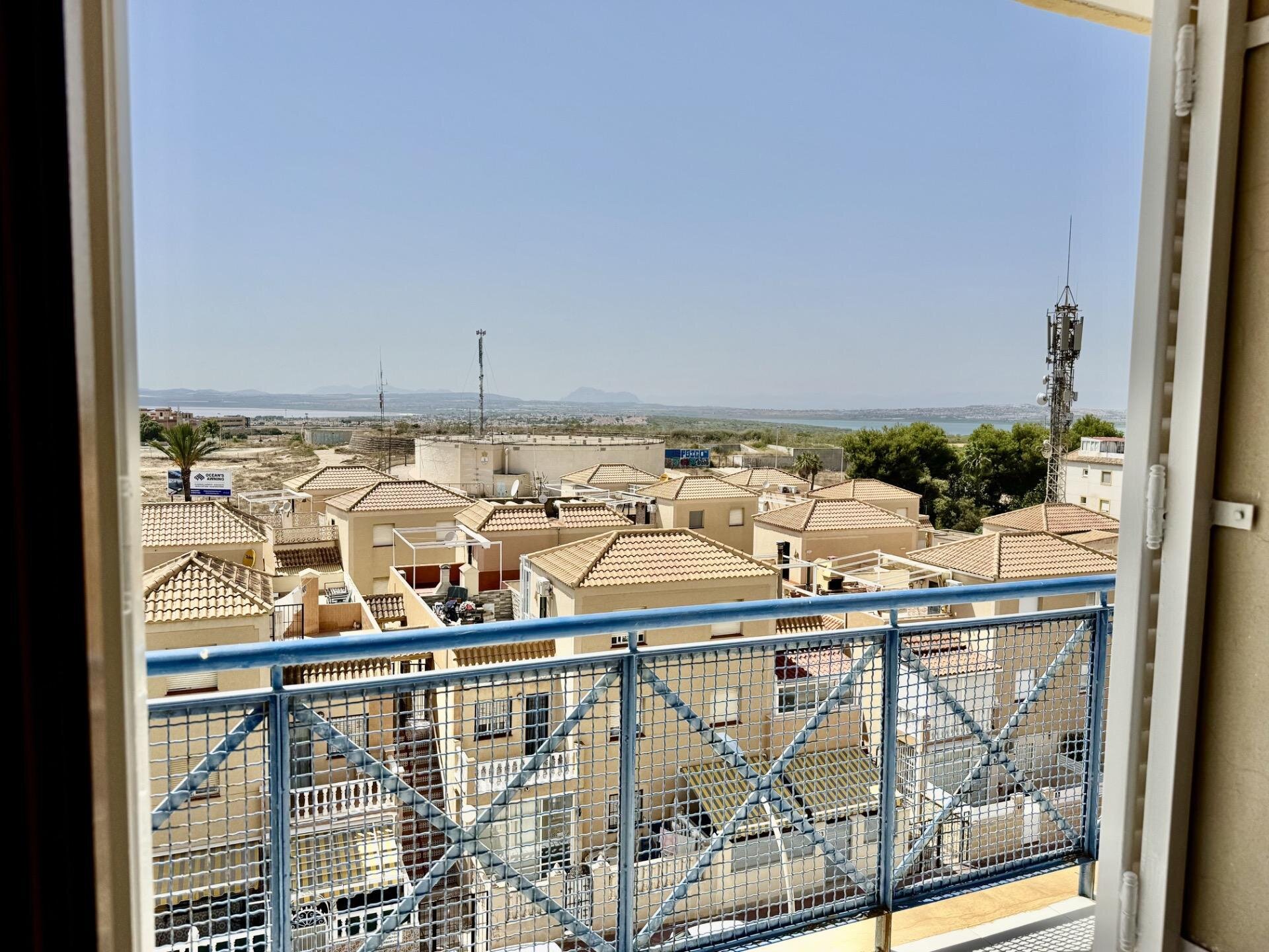 1-Bedroom Apartment in Torreblanca, Torrevieja - Image 24