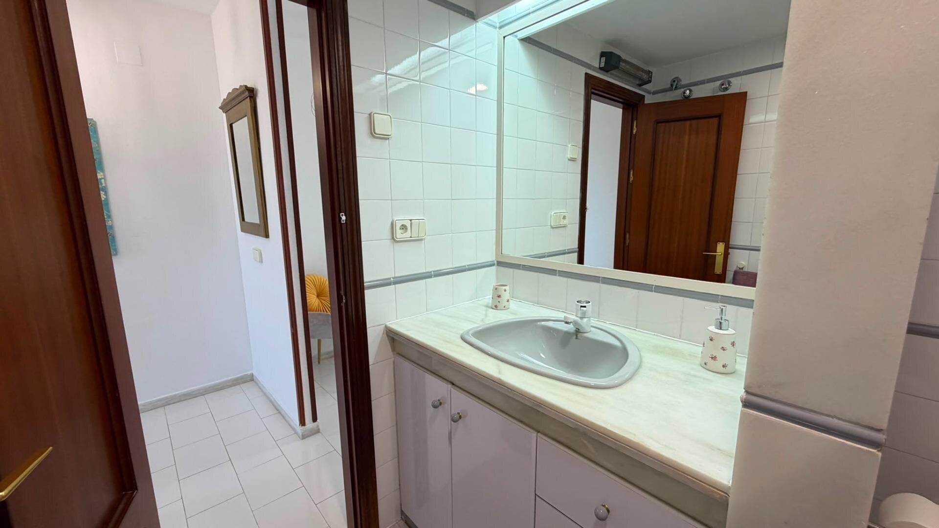 1-Bedroom Apartment in Torreblanca, Torrevieja - Image 29