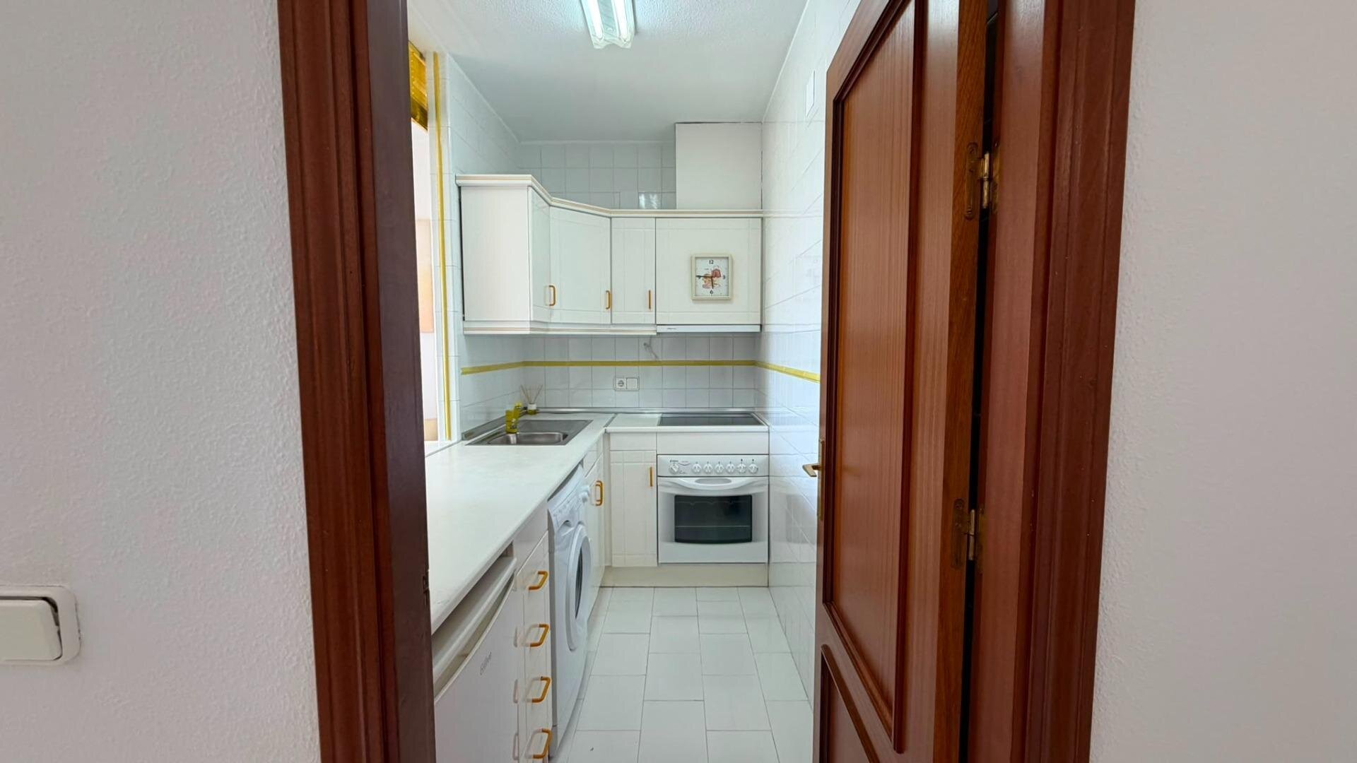 1-Bedroom Apartment in Torreblanca, Torrevieja - Image 30