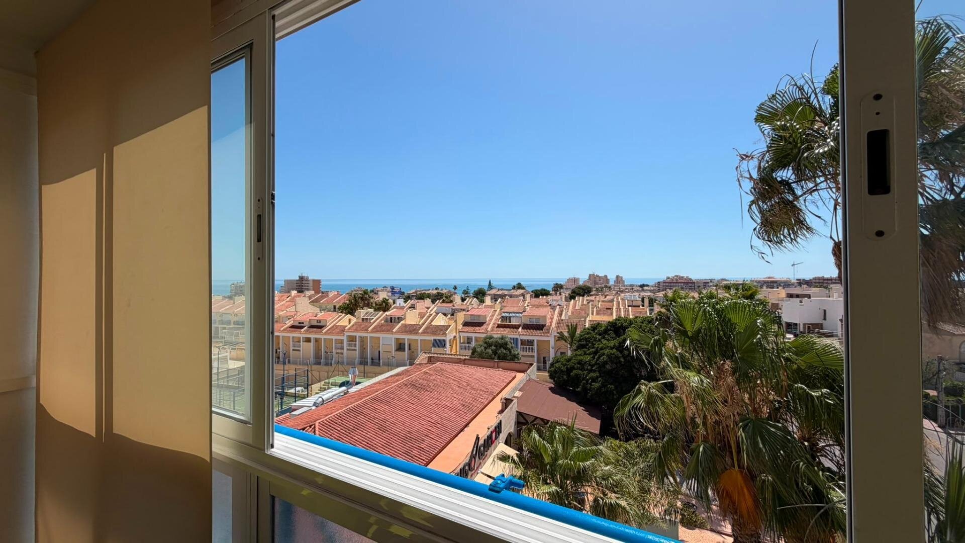 1-Bedroom Apartment in Torreblanca, Torrevieja - Image 32