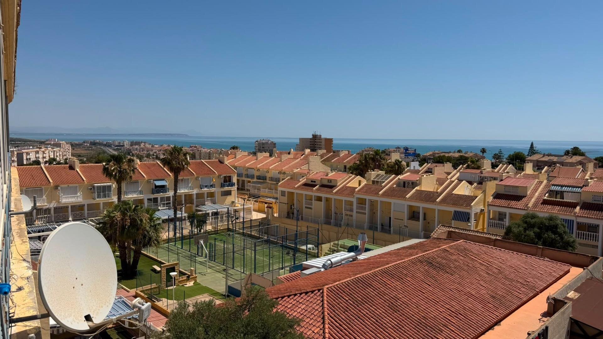 1-Bedroom Apartment in Torreblanca, Torrevieja - Image 36