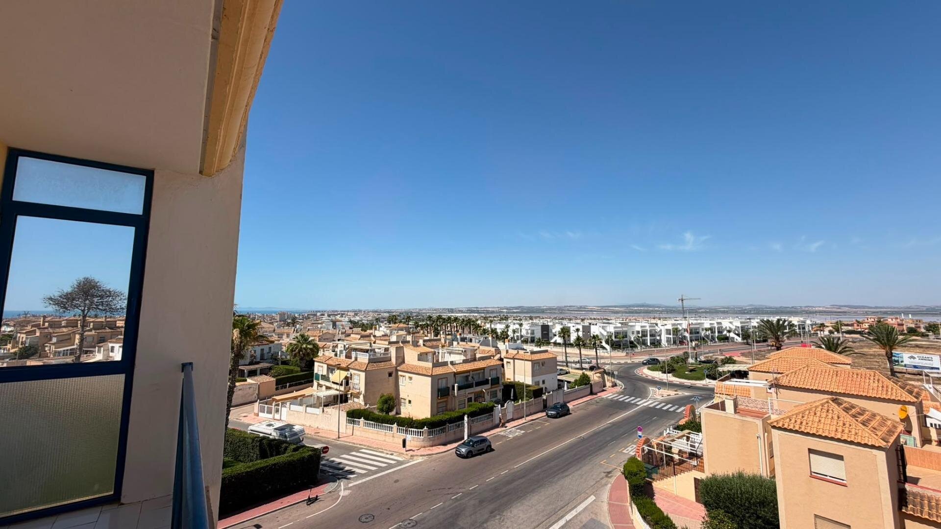 1-Bedroom Apartment in Torreblanca, Torrevieja - Image 37
