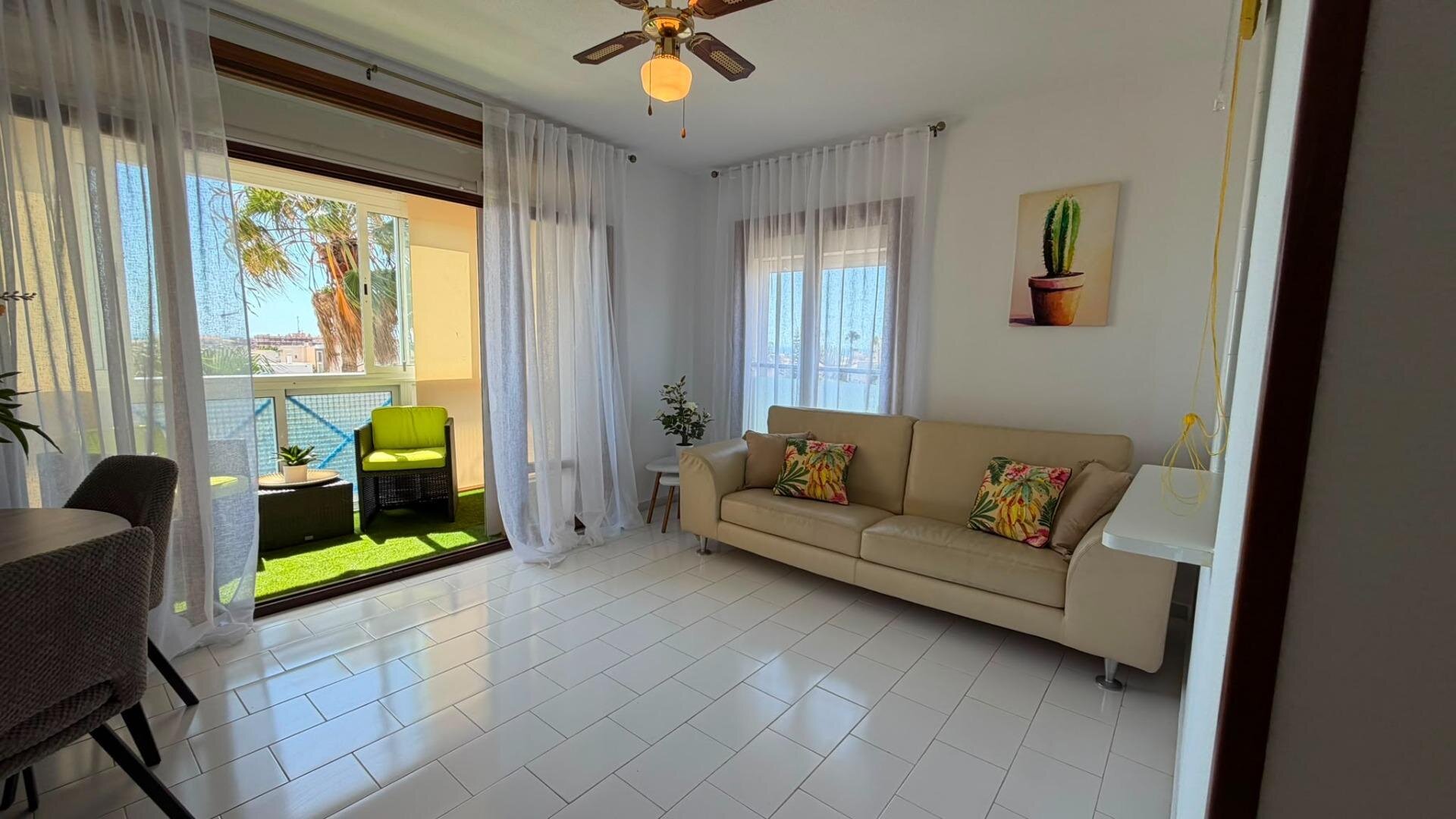 1-Bedroom Apartment in Torreblanca, Torrevieja - Image 4